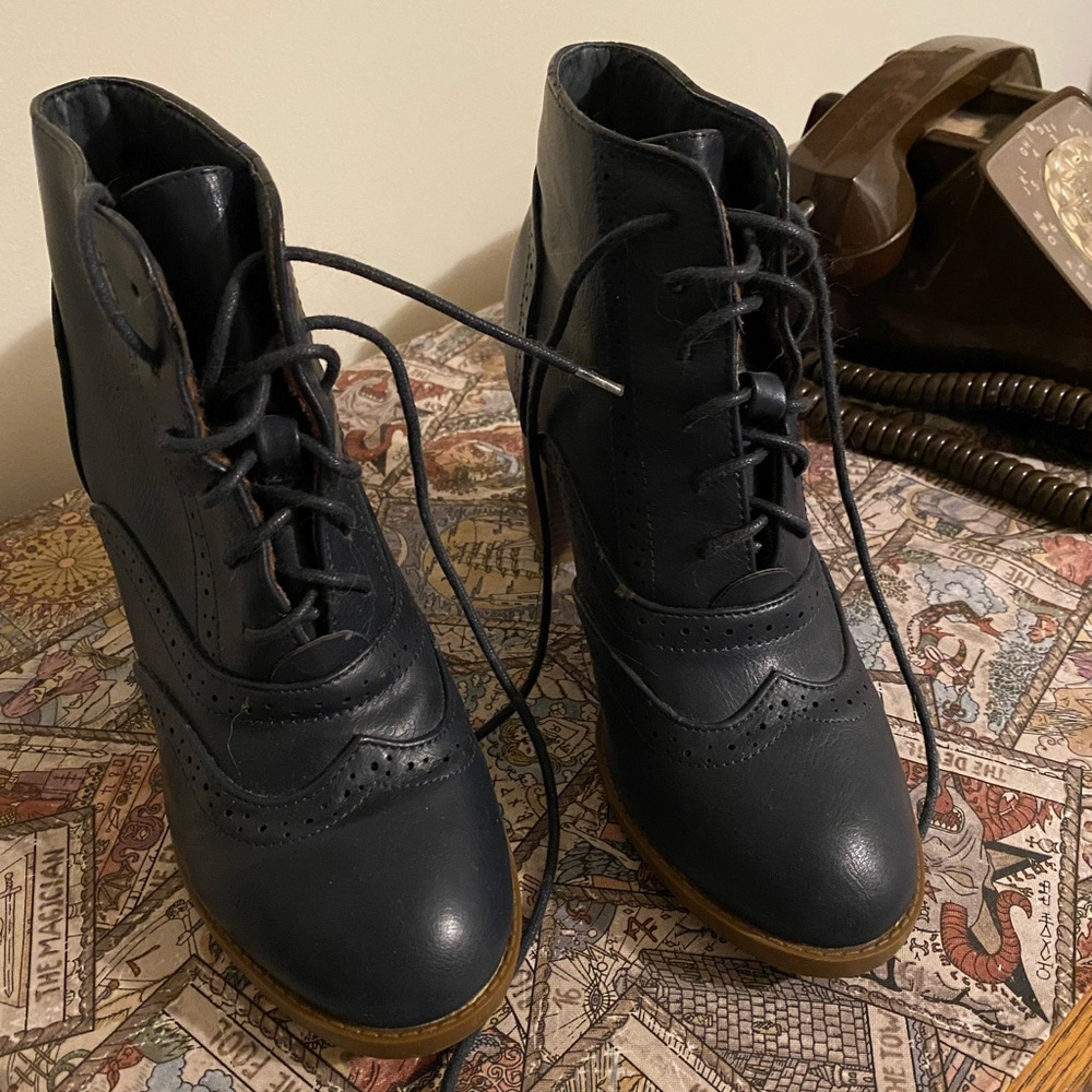 ModCloth lace up ankle boot